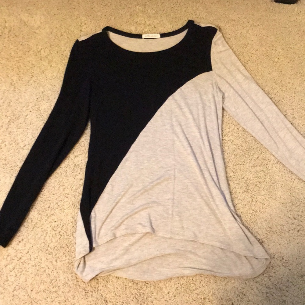 black/beige long sleeve top